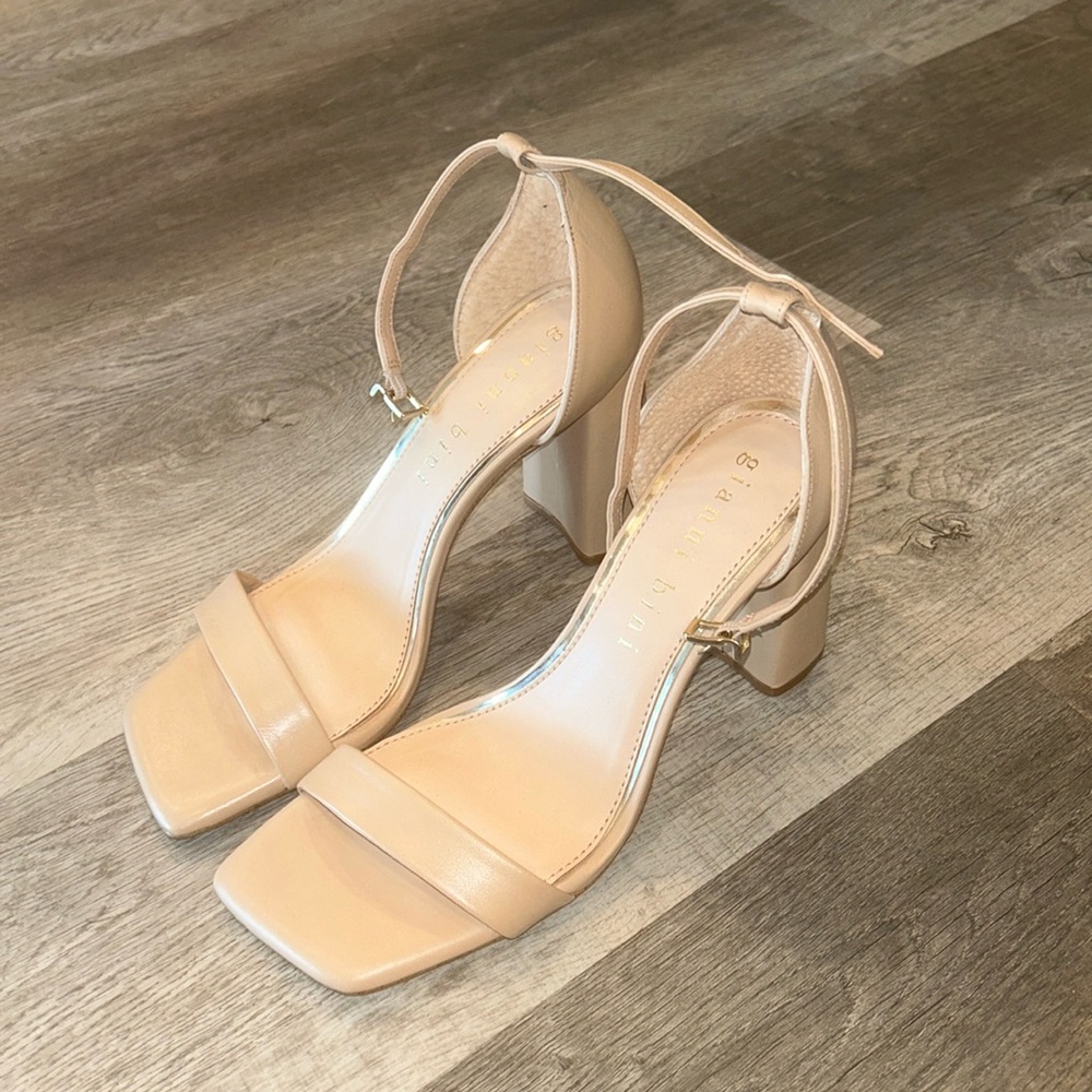 NWT Gianni Bini heels